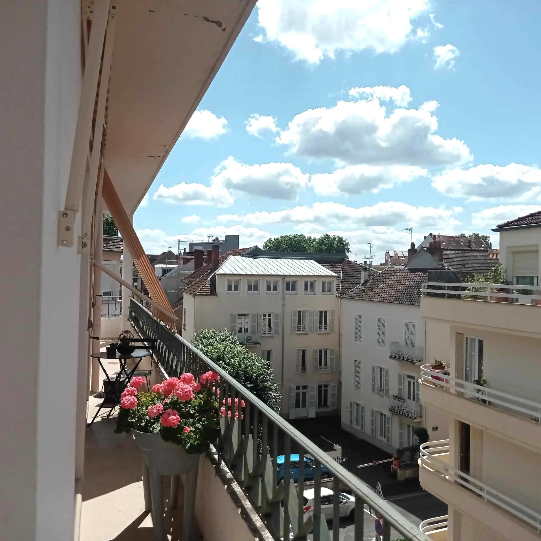 Appartement à Vichy avec balcon - 2 chambres - Cave et garage inclus 