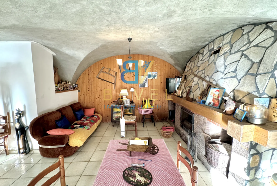 Maison mitoyenne à Chavannes-en-Maurienne avec jardin et vue sur les montagnes 