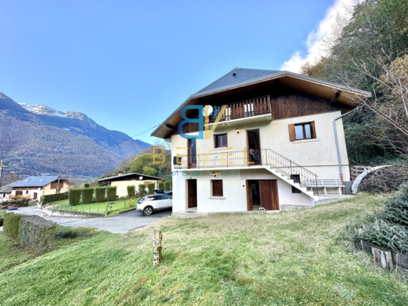 Maison mitoyenne à Chavannes-en-Maurienne avec jardin et vue sur les montagnes