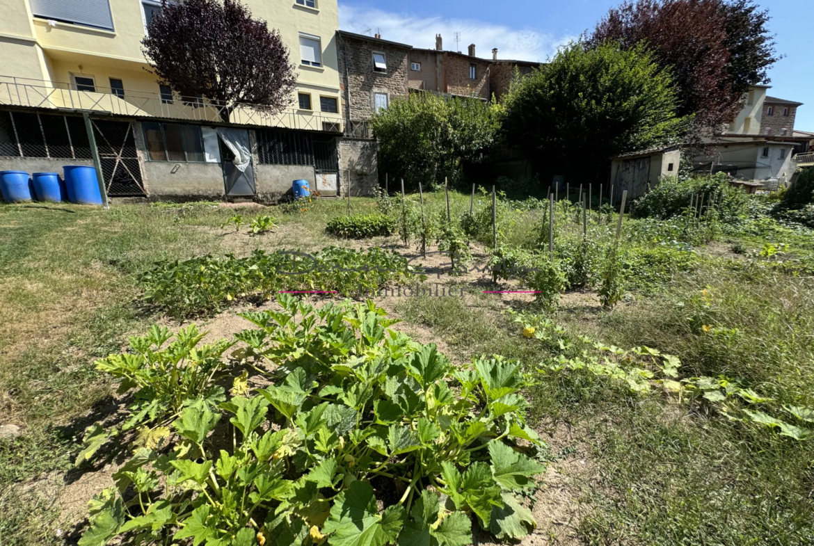 Appartement T3 avec cave et garage à St Victor sur Rhins 