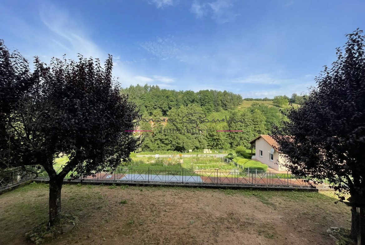 Appartement T3 avec cave et garage à St Victor sur Rhins 