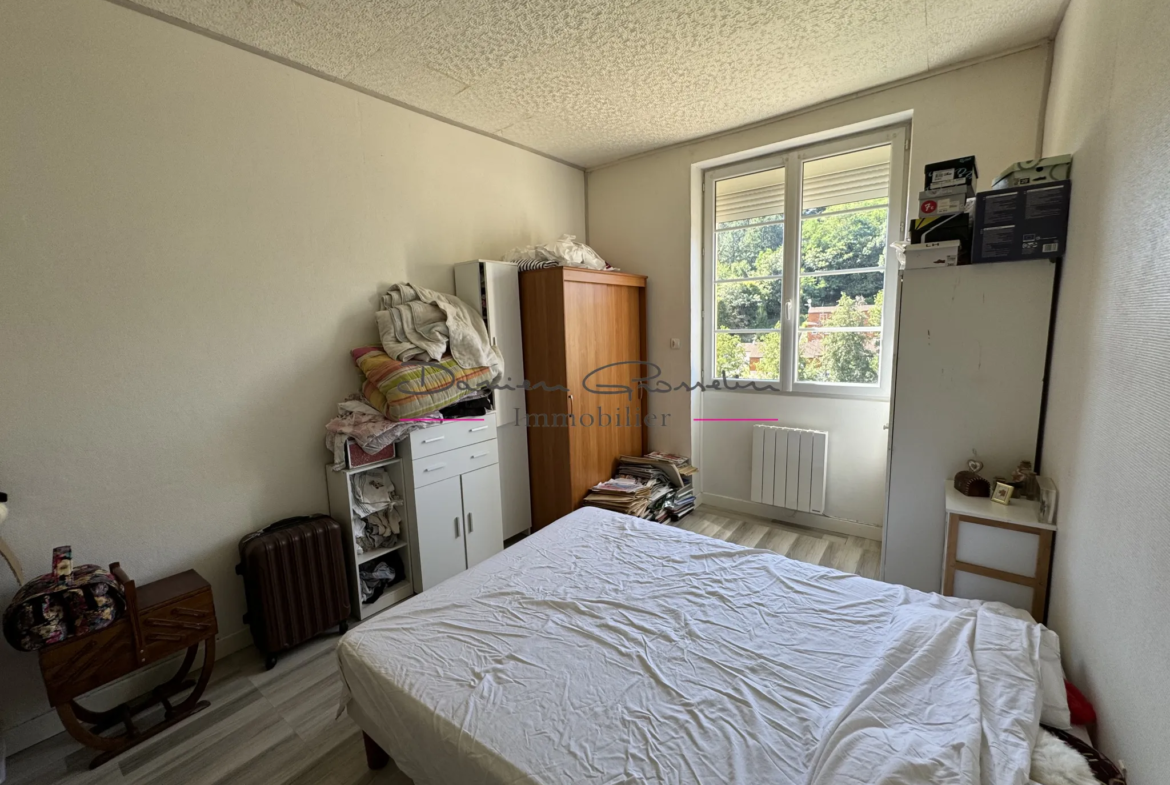 Appartement T3 avec cave et garage à St Victor sur Rhins 