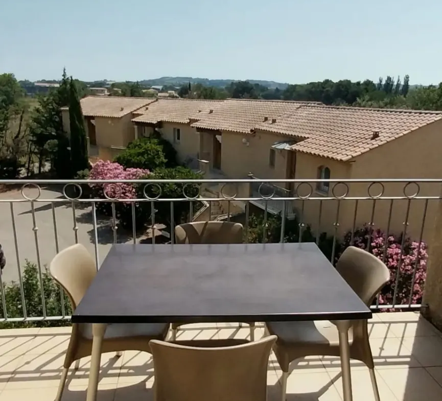 Appartement d'une chambre avec terrasse à Vedene 