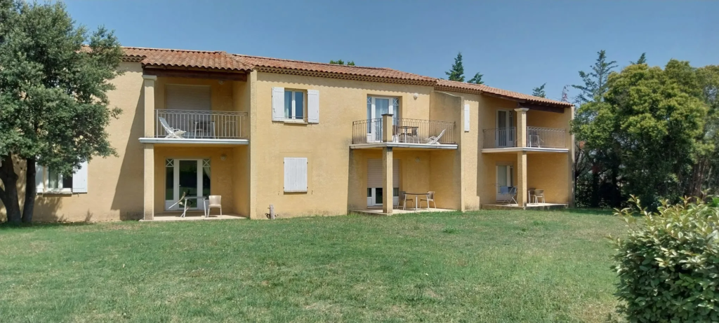 Appartement d'une chambre avec terrasse à Vedene