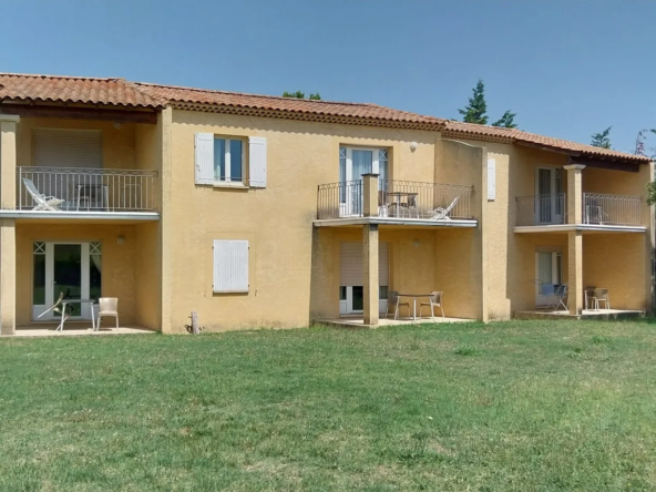 Appartement d'une chambre avec terrasse à Vedene