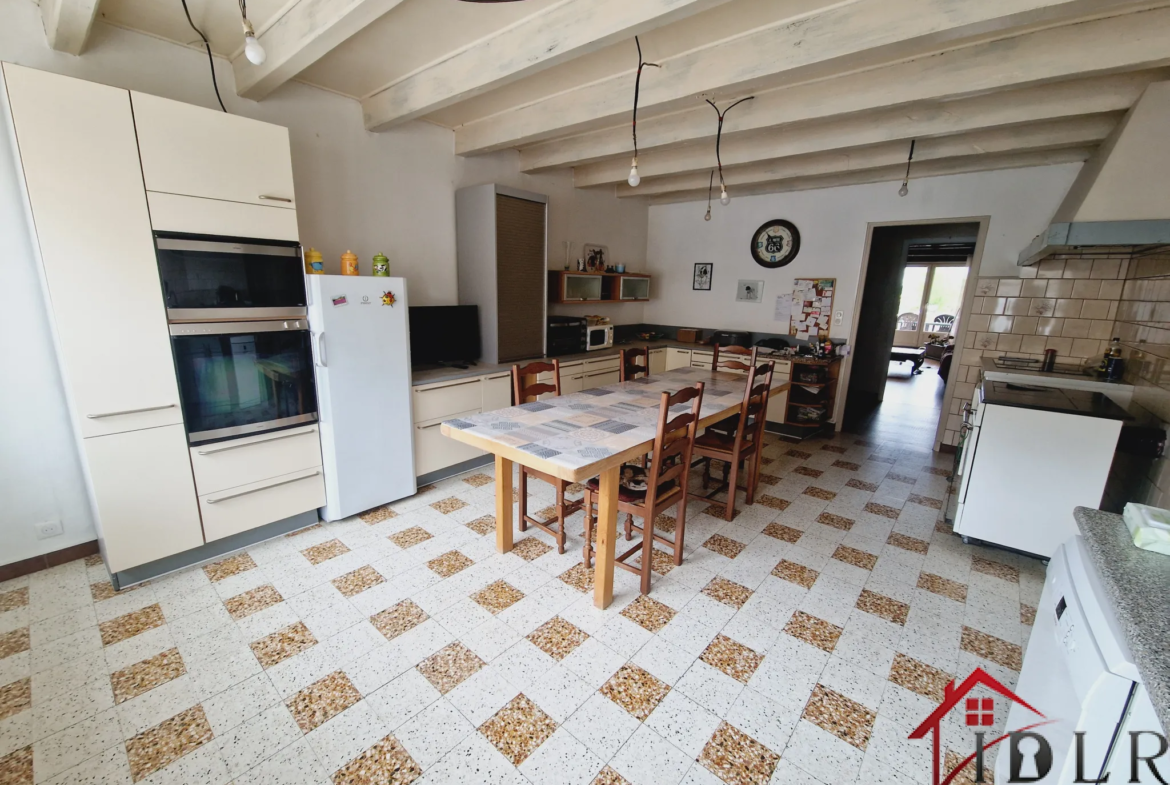 Spacious 189 m2 House with 4 Bedrooms in Pressigny 