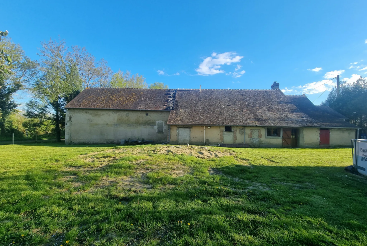 Longère à Mêle-Sur-Sarthe avec 2 Chambres et Terrain de 3500m2 