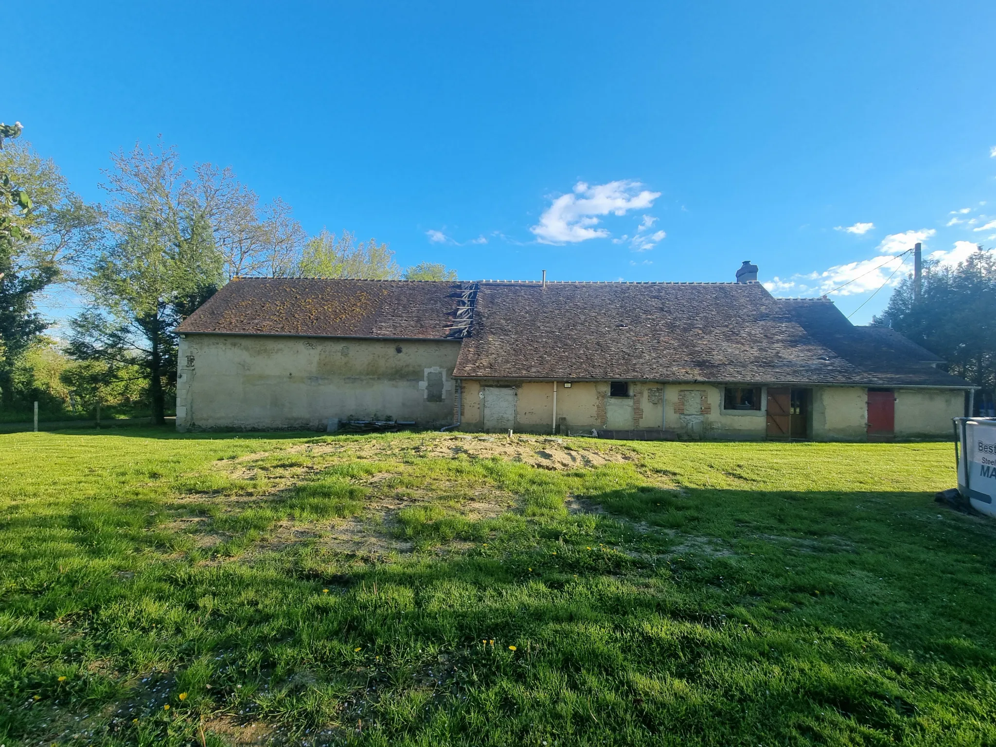 Longère à Mêle-Sur-Sarthe avec 2 Chambres et Terrain de 3500m2 