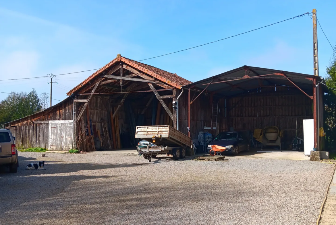 Longère à Mêle-Sur-Sarthe avec 2 Chambres et Terrain de 3500m2 