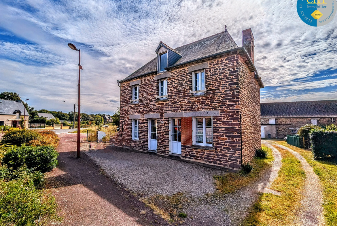 Maison en pierre à Saint-Péran avec 3 chambres 