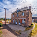 Maison en pierre à Saint-Péran avec 3 chambres