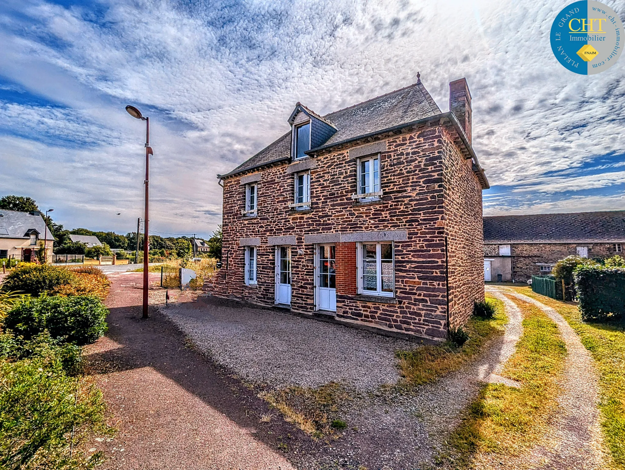 Maison en pierre à Saint-Péran avec 3 chambres 