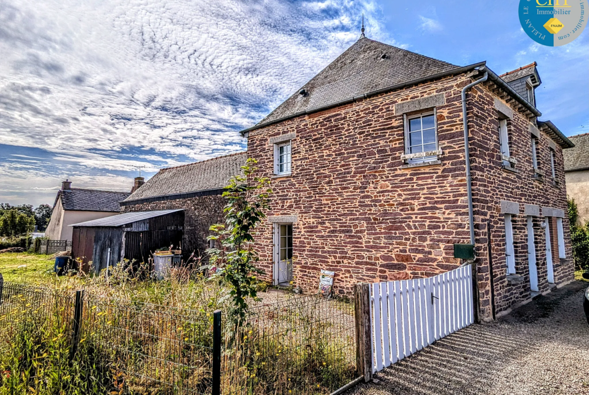 Maison en pierre à Saint-Péran avec 3 chambres 