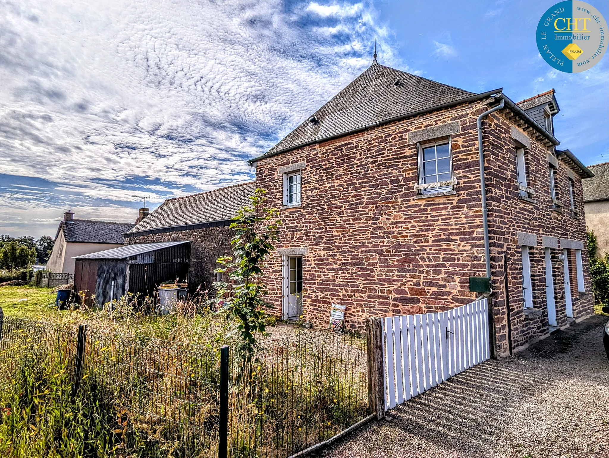 Maison en pierre à Saint-Péran avec 3 chambres 