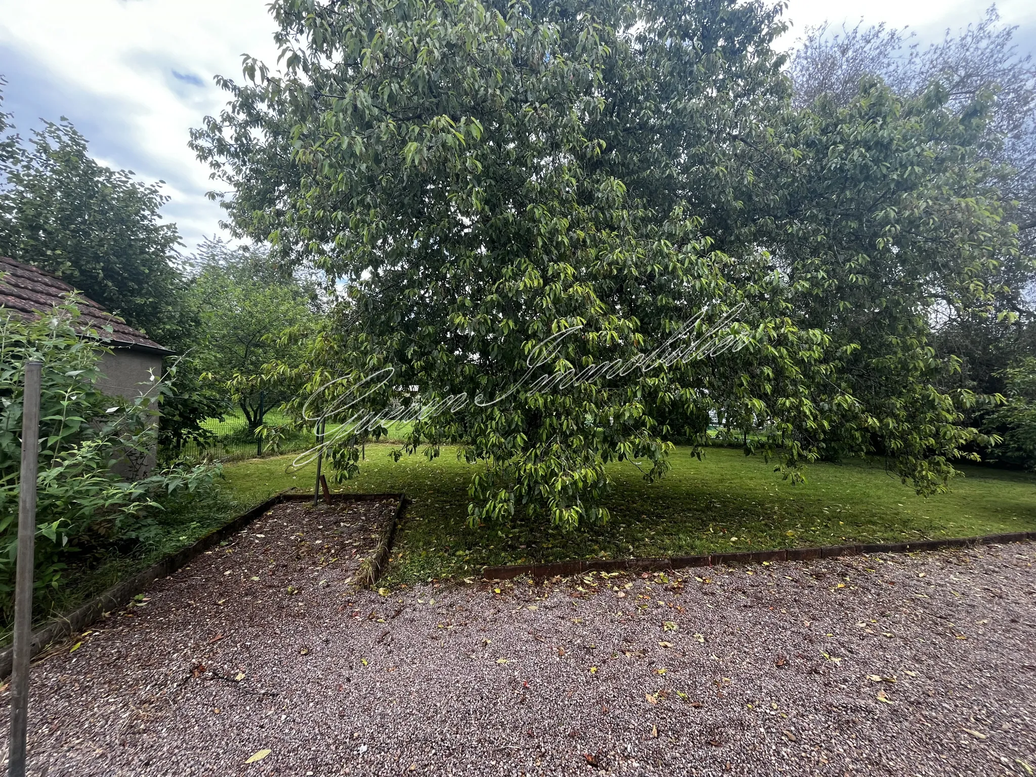 Maison en pierre rénovée avec soin à Urzy 