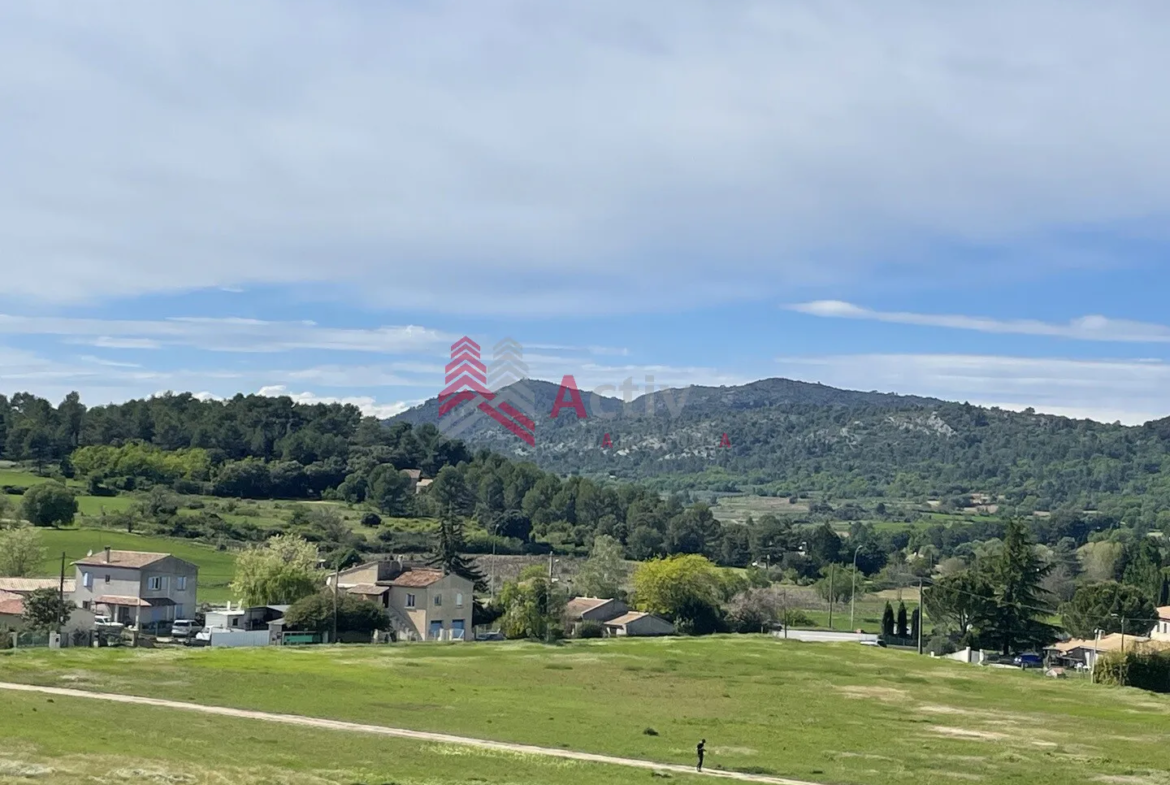 Studio lumineux en Provence Verte et Verdon 