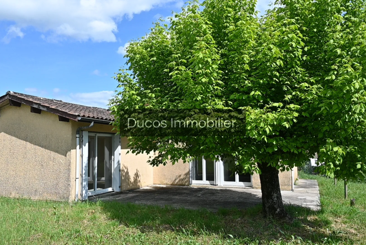 Maison de plain pied avec jardin à Lamothe Landerron 