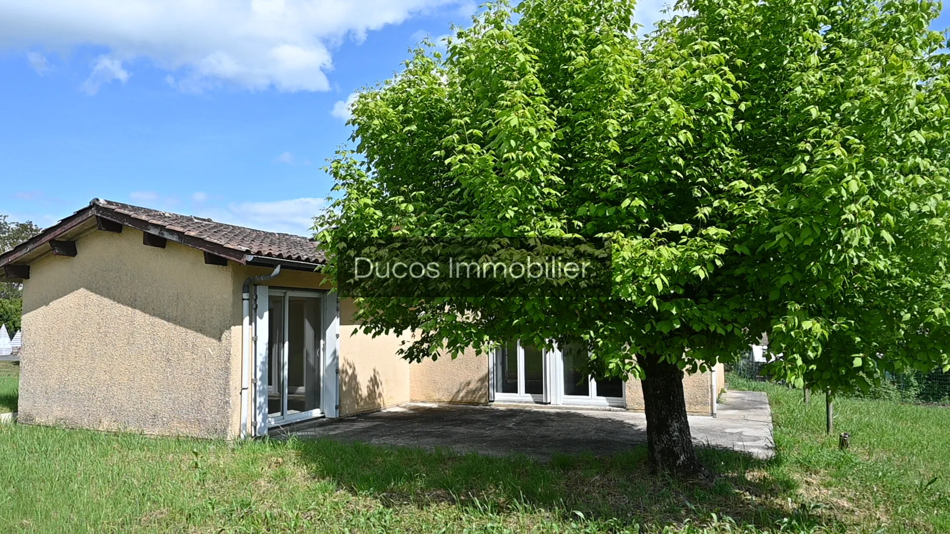 Maison de plain pied avec jardin à Lamothe Landerron 