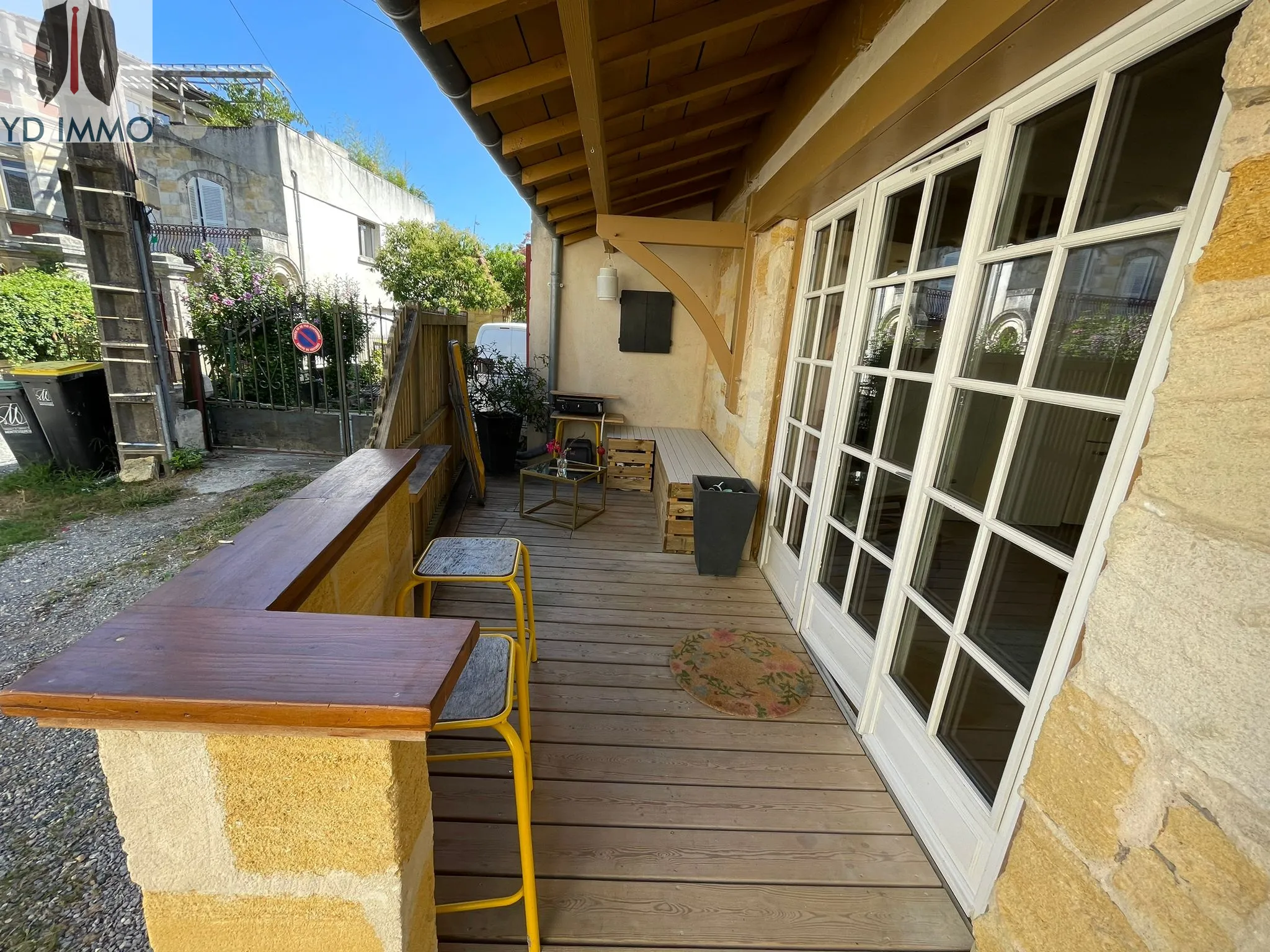 Maison en Pierre Rénovée avec 2 Chambres à Isle Saint Georges 