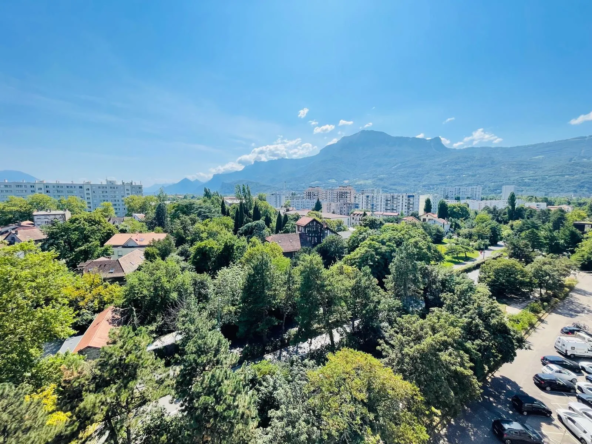 Appartement 2 pièces à Grenoble avec vue montagnes et balcon terrasse