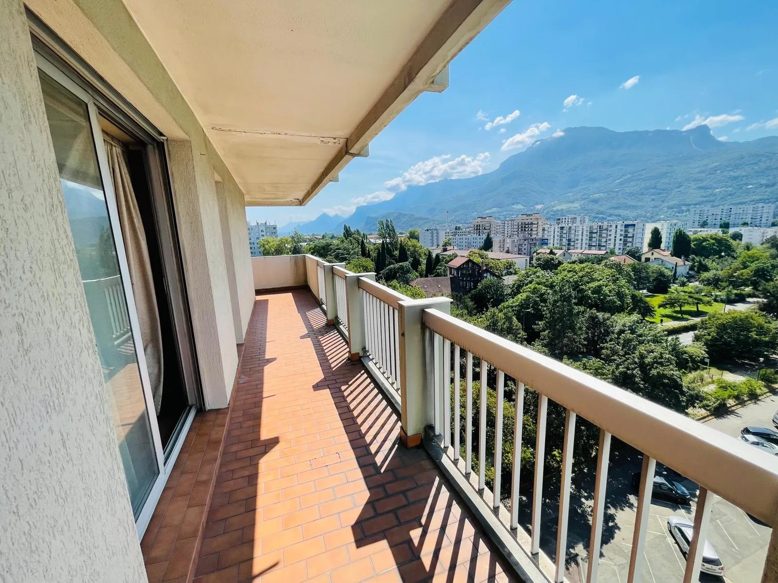 Appartement 2 pièces à Grenoble avec vue montagnes et balcon terrasse 