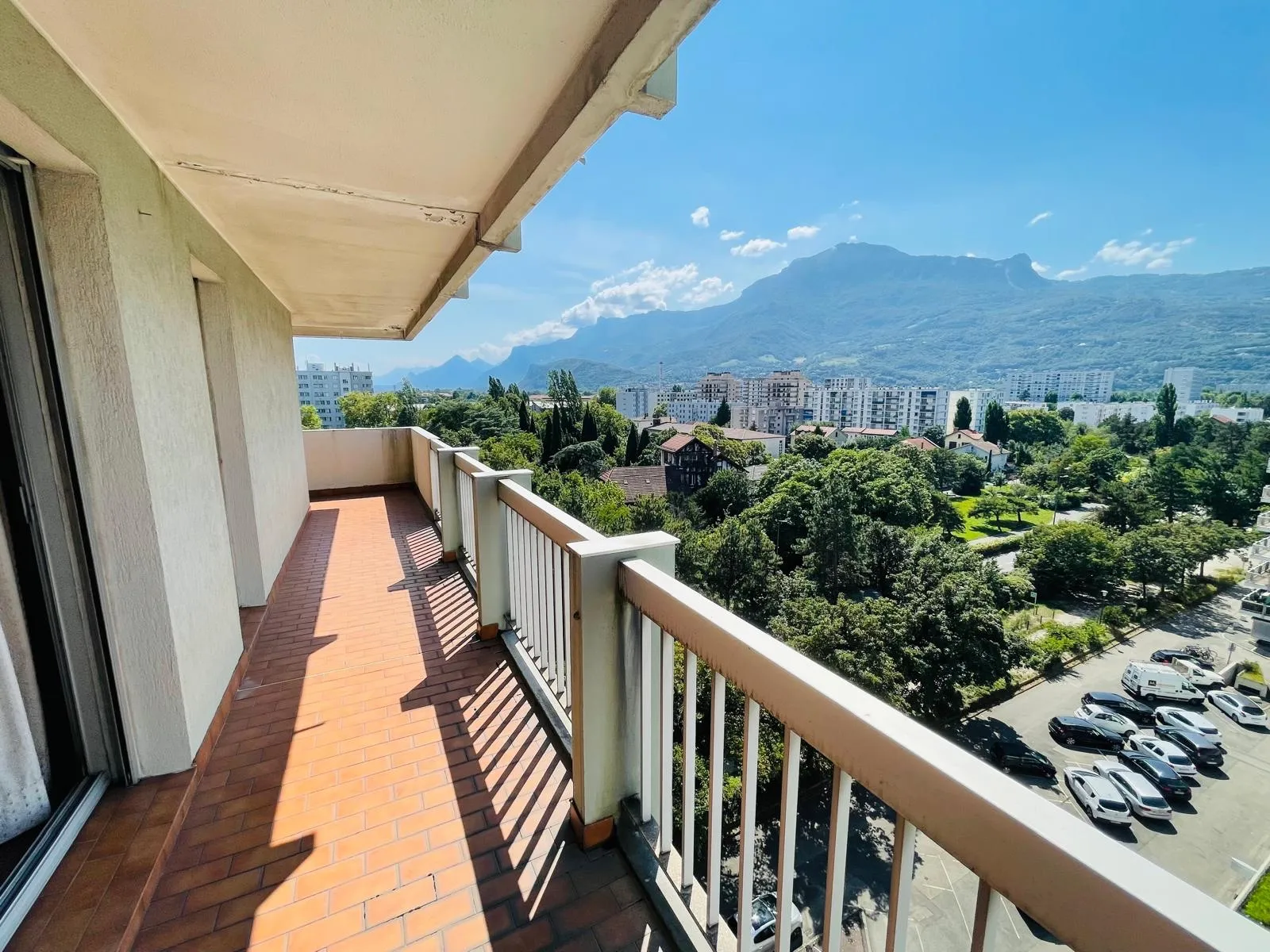 Appartement 2 pièces à Grenoble avec vue montagnes et balcon terrasse 