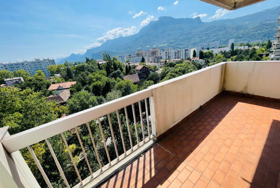 Appartement 2 pièces à Grenoble avec vue montagnes et balcon terrasse 