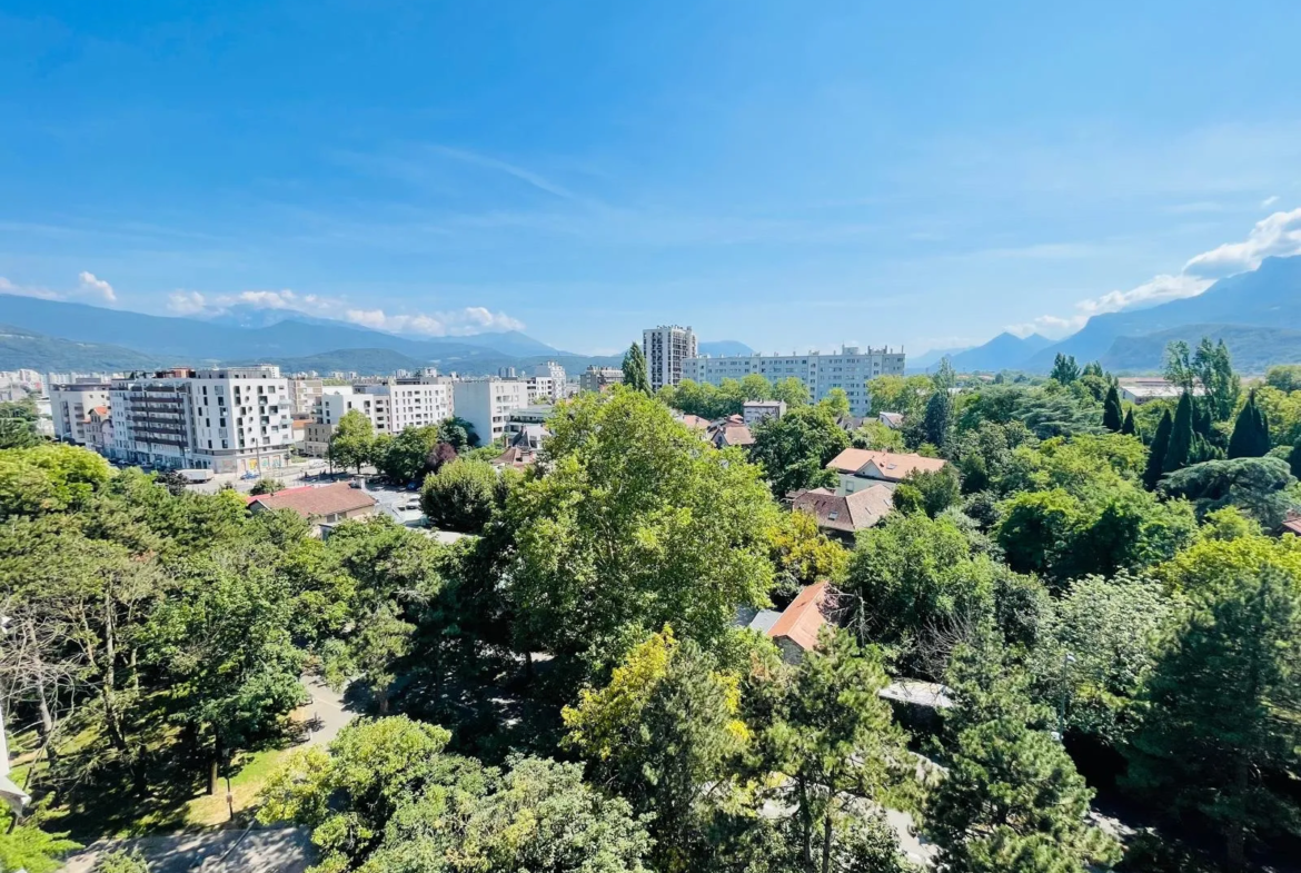 Appartement 2 pièces à Grenoble avec vue montagnes et balcon terrasse 