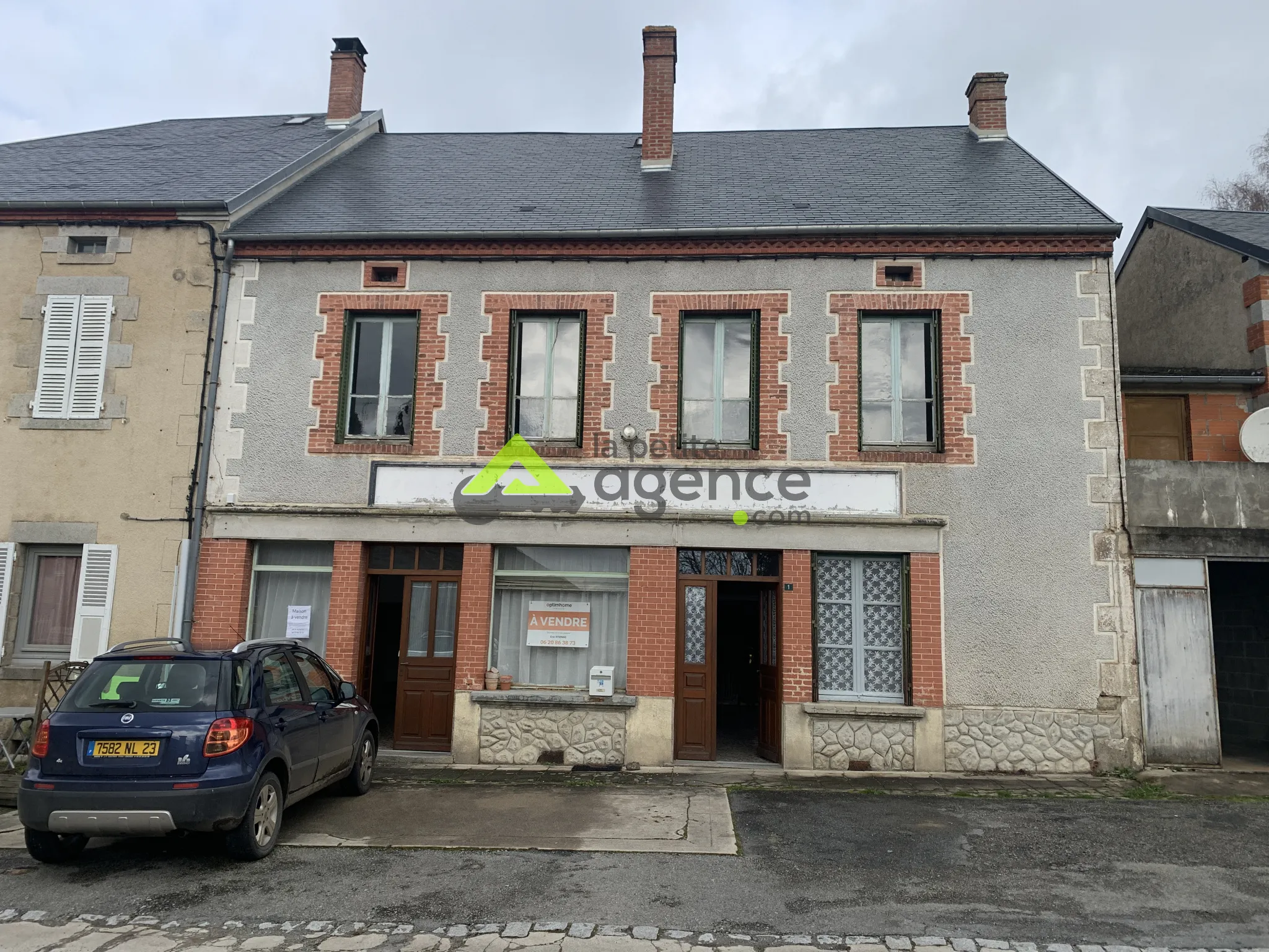 Grande maison de bourg à Champagnat 