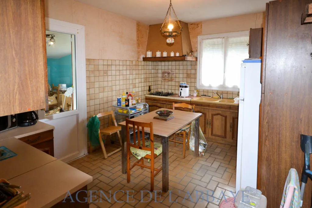 Saintes Right Bank - Single-Story House with 2 Bedrooms + Studio 20m2, Garage, Land 879 m2 