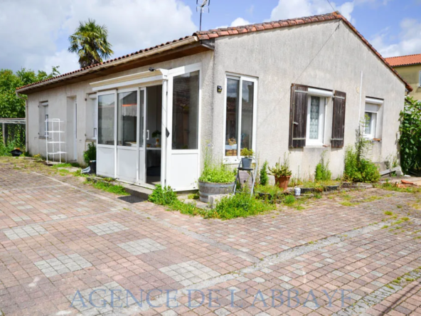 Saintes Right Bank - Single-Story House with 2 Bedrooms + Studio 20m2, Garage, Land 879 m2