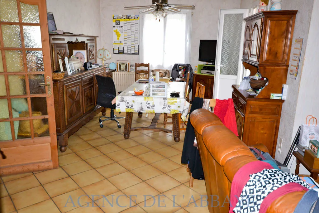 Saintes Right Bank - Single-Story House with 2 Bedrooms + Studio 20m2, Garage, Land 879 m2 