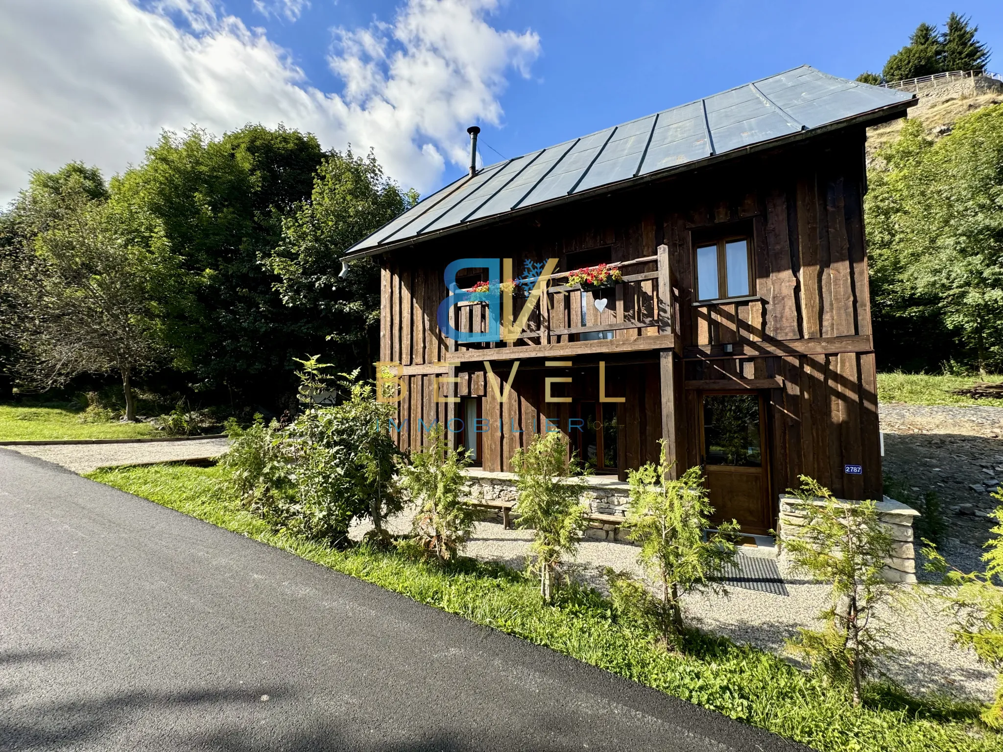 Jolie maison rénovation 2024 avec vue dégagée - Fontcouverte La Toussuire 