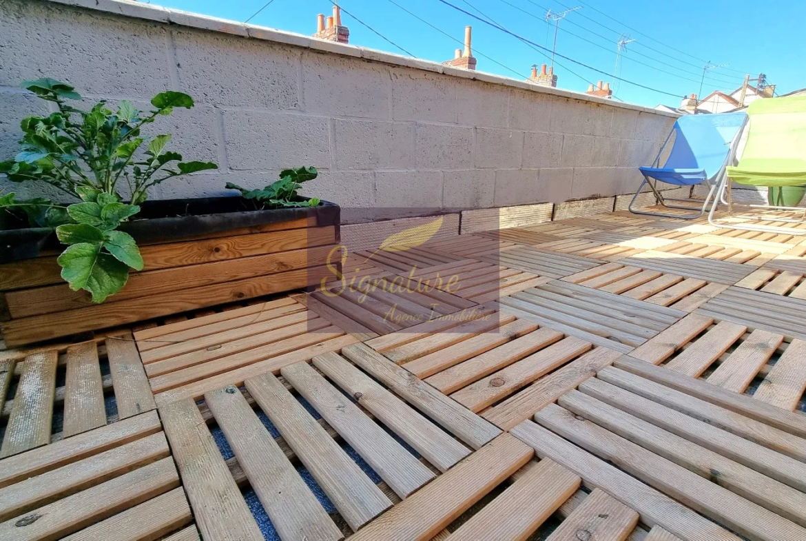 Maison Style Loft Proche Gare avec Parkings et 5 Chambres à Le Mans 