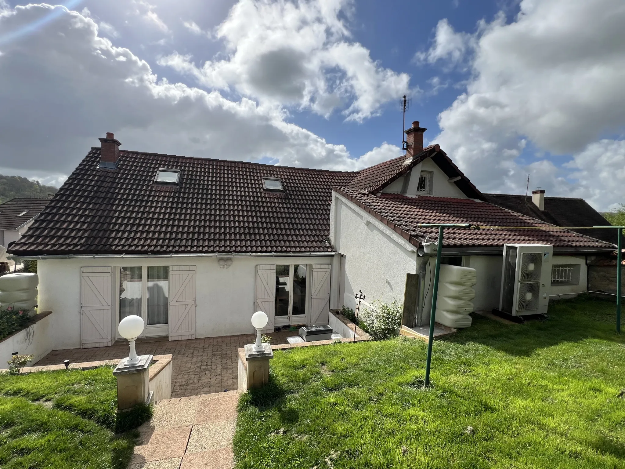 Magnifique Maison à Montbard avec Grand Terrain 