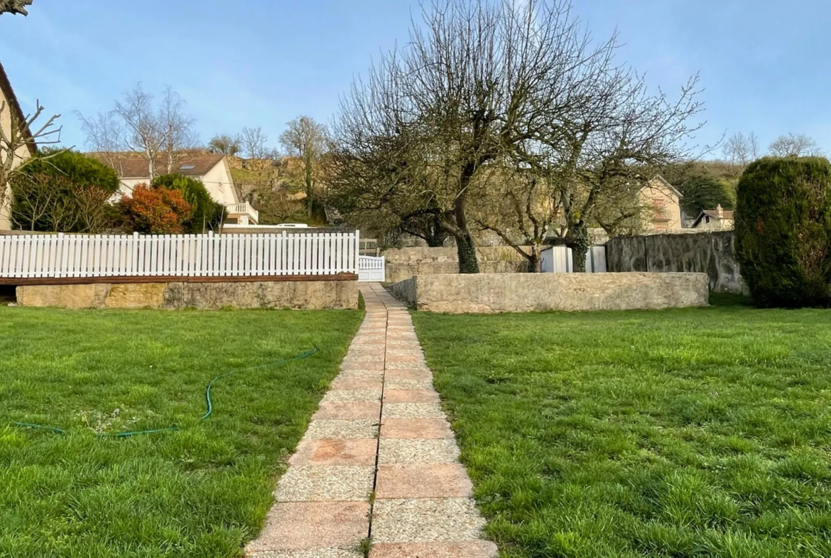 Magnifique Maison à Montbard avec Grand Terrain 