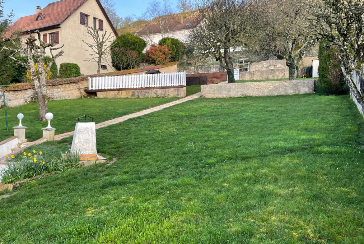 Magnifique Maison à Montbard avec Grand Terrain 