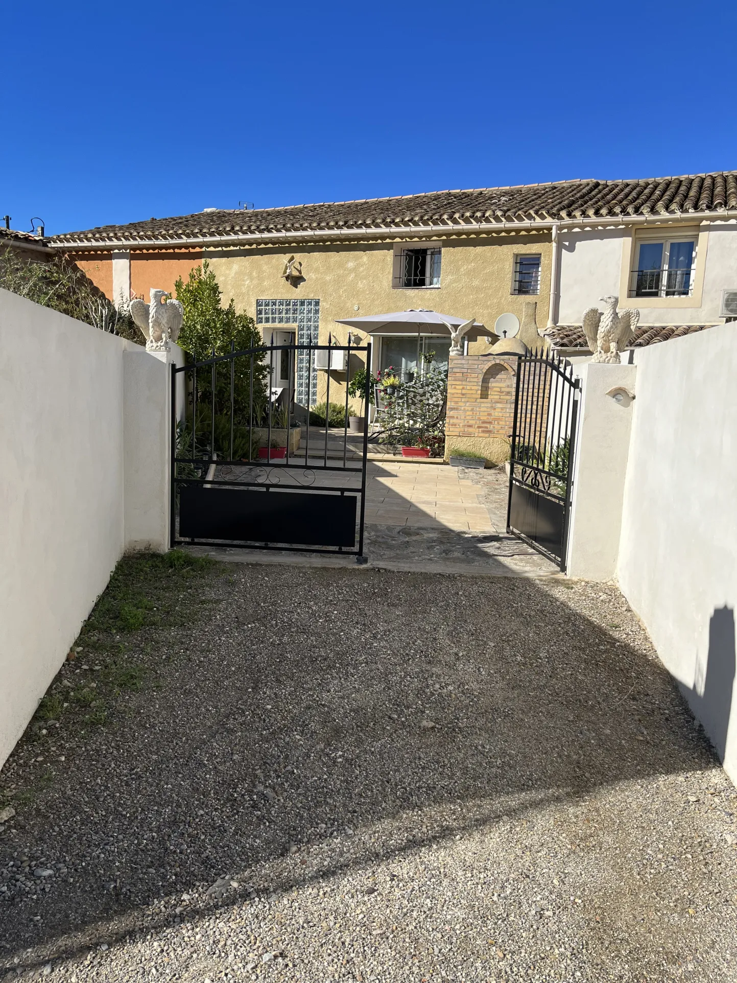 Grande maison modulable, 5 chambres avec jardin et garage à Lezignan Corbieres 