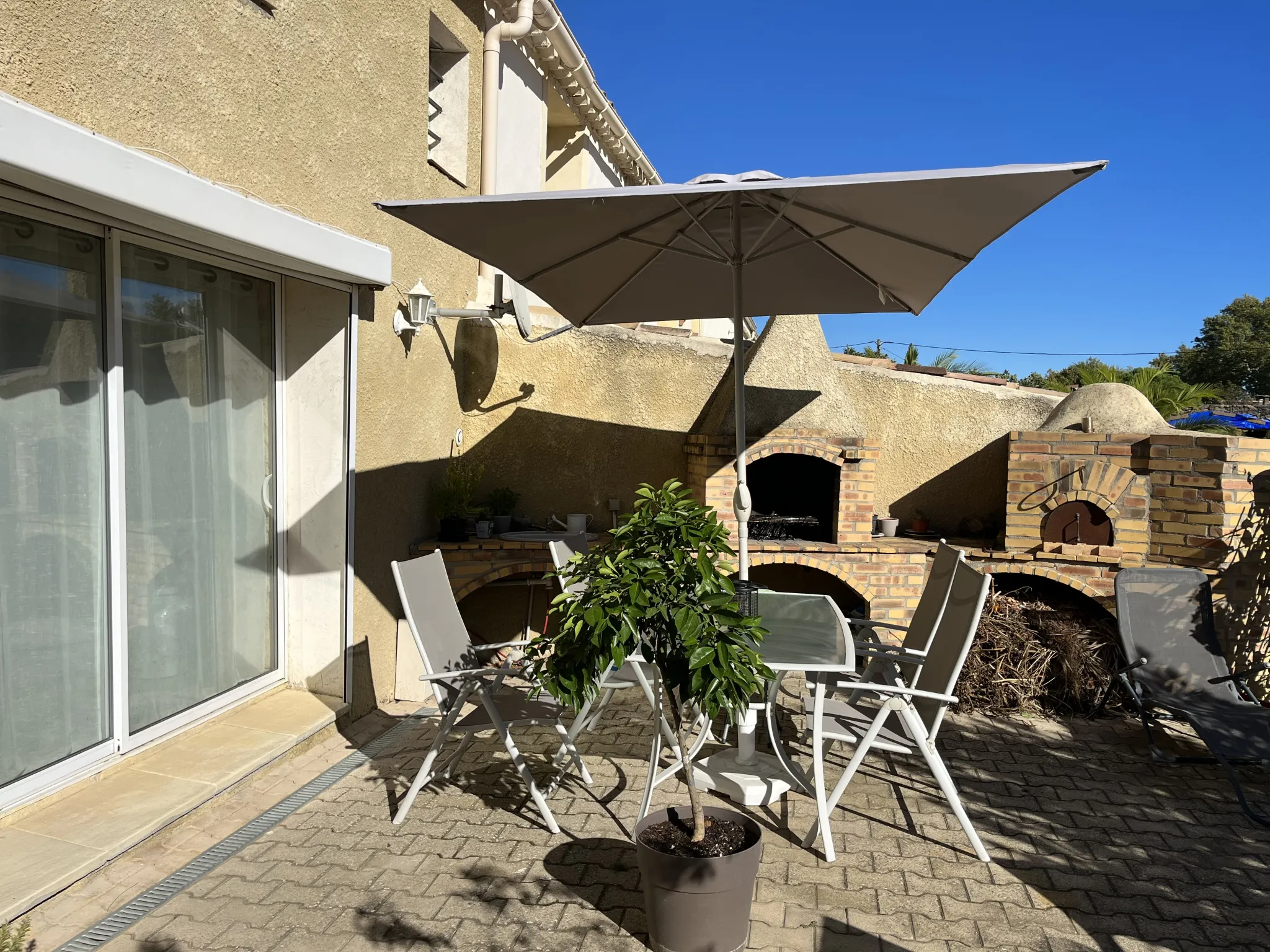 Grande maison modulable, 5 chambres avec jardin et garage à Lezignan Corbieres 