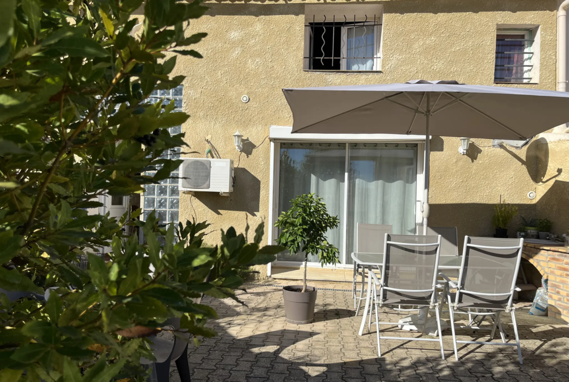 Grande maison modulable, 5 chambres avec jardin et garage à Lezignan Corbieres 