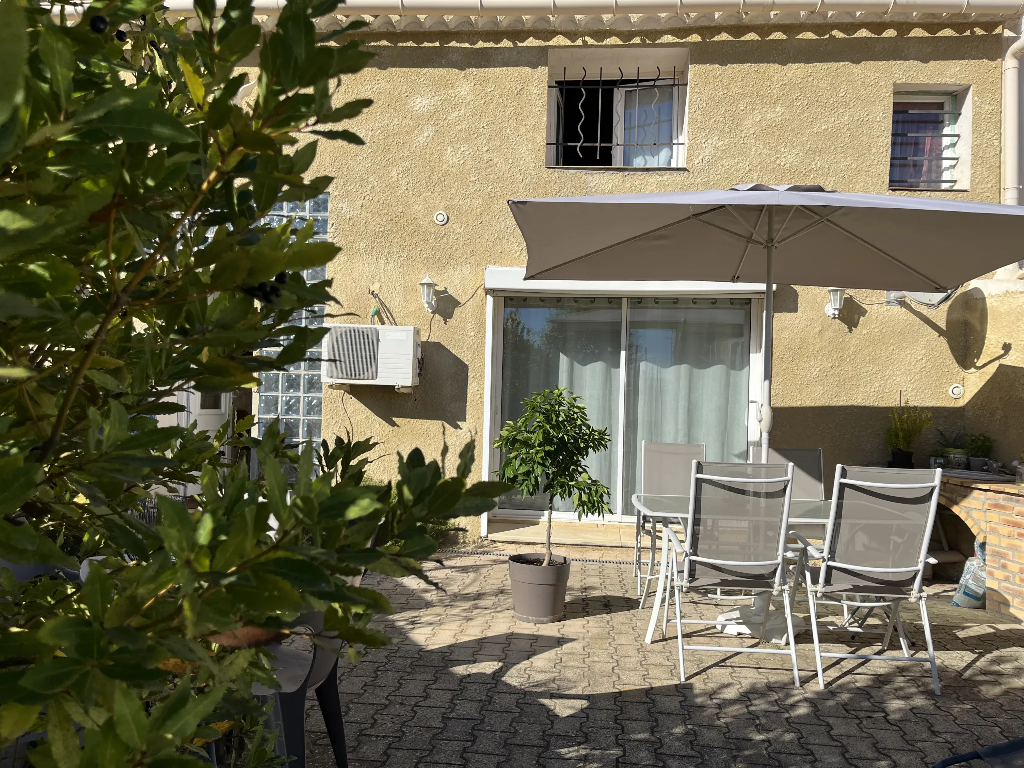 Grande maison modulable, 5 chambres avec jardin et garage à Lezignan Corbieres 