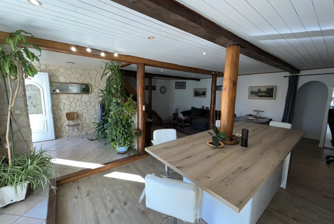 Grande maison modulable, 5 chambres avec jardin et garage à Lezignan Corbieres 