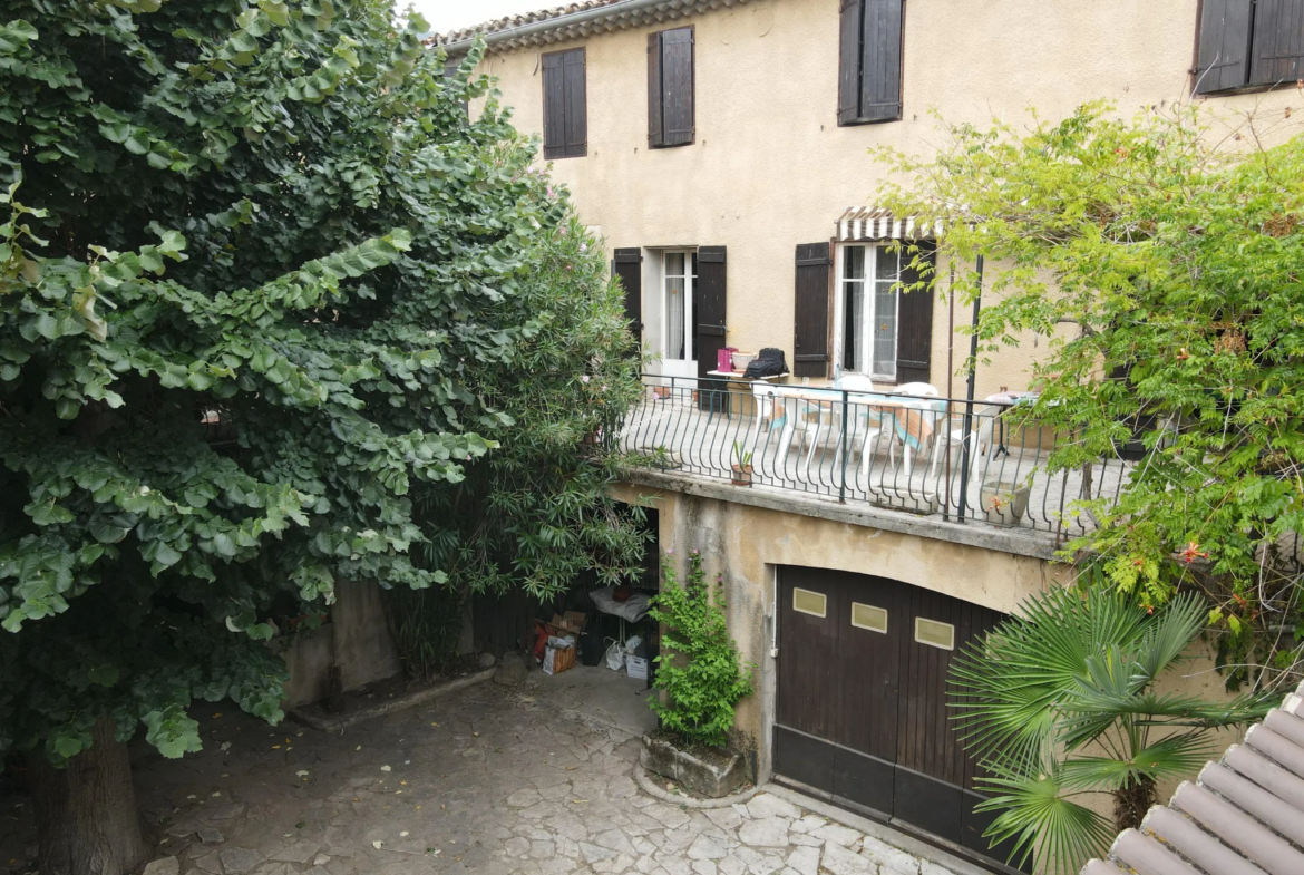 Ensemble de deux maisons avec grande cour à Limoux 