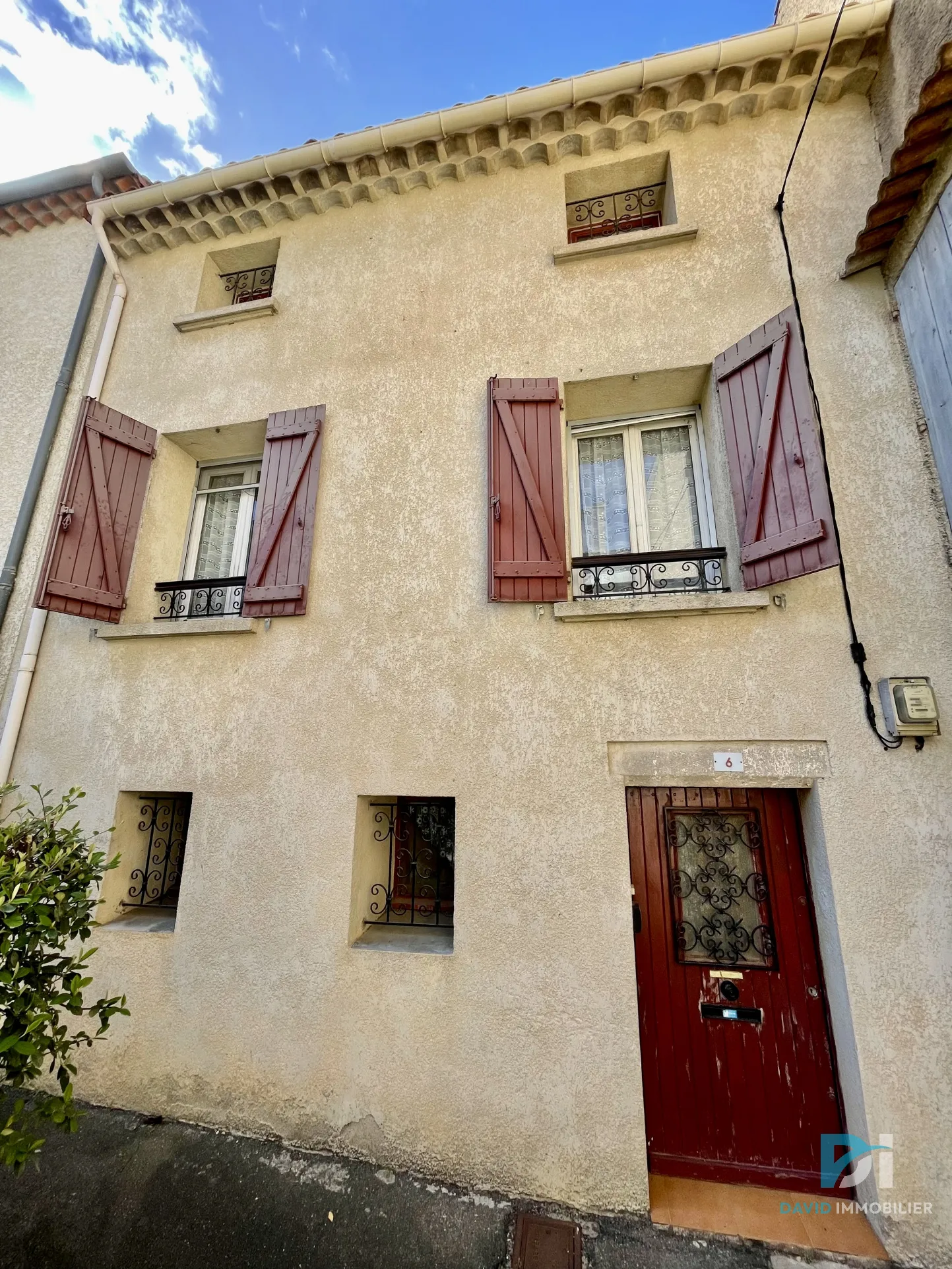 Maison de Village T5 Avec Terrasse Et Garage à Montblanc 