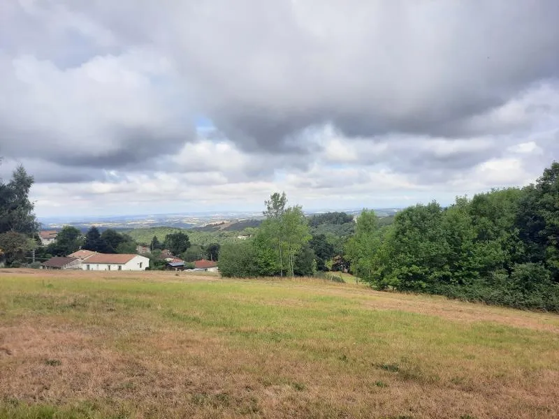 Terrain à bâtir avec vue à Lacrouzette 