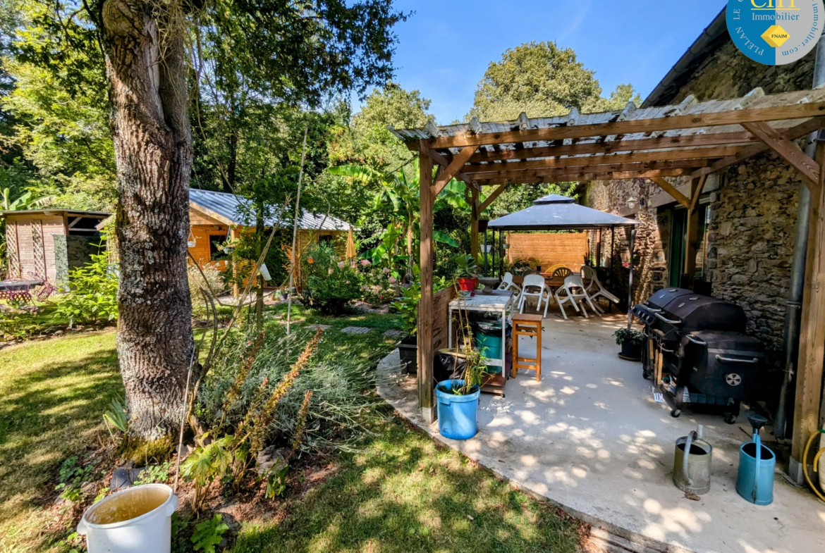 Longère en pierres avec jardin à BEIGNON (56 380) 