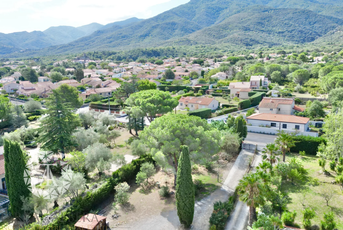 Beau terrain constructible vue sur les Albères 