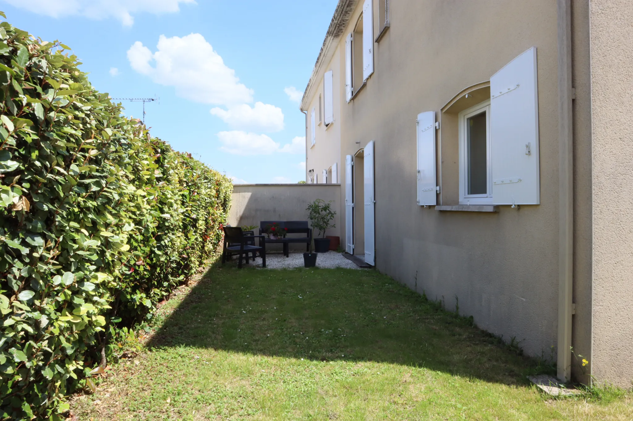 Maison Lumineuse avec 4 Chambres et Jardin 