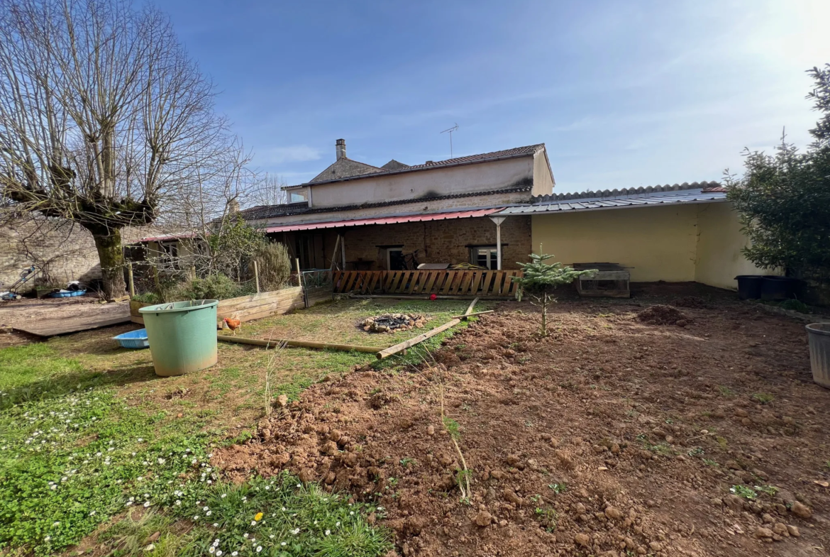 Maison en pierres avec dépendance à Ste Hermine 