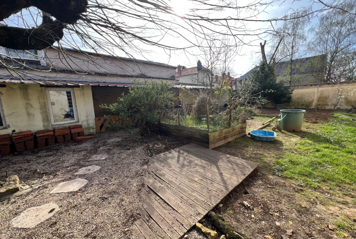 Maison en pierres avec dépendance à Ste Hermine 